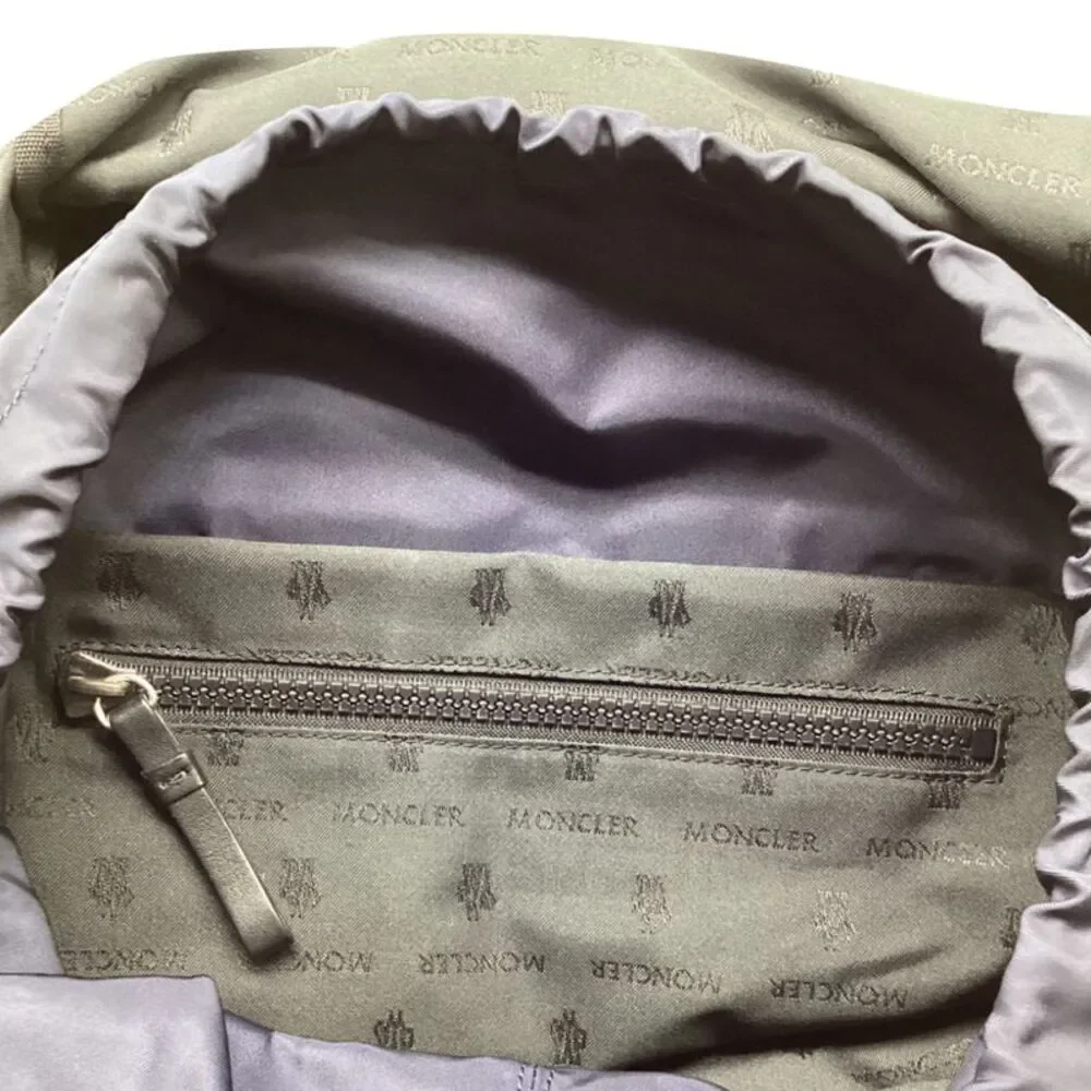 Moncler Vertical Zipped Backpack in Navy Blue Polyamide